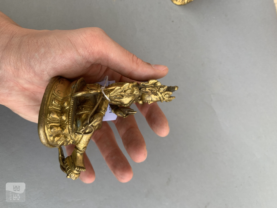 A GILT-BRONZE FIGURE OF SYAMATARA - 图9
